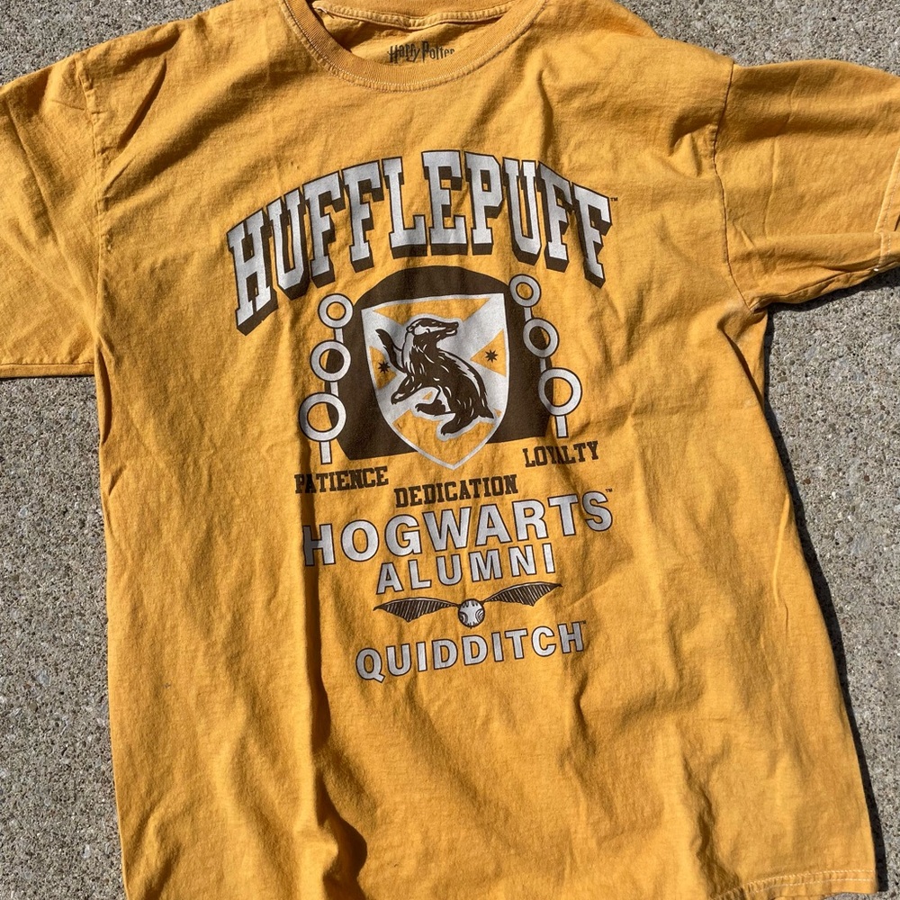 Vintage Harry Potter Hufflepuff Hogwarts Alumni T-Shirt - Medium